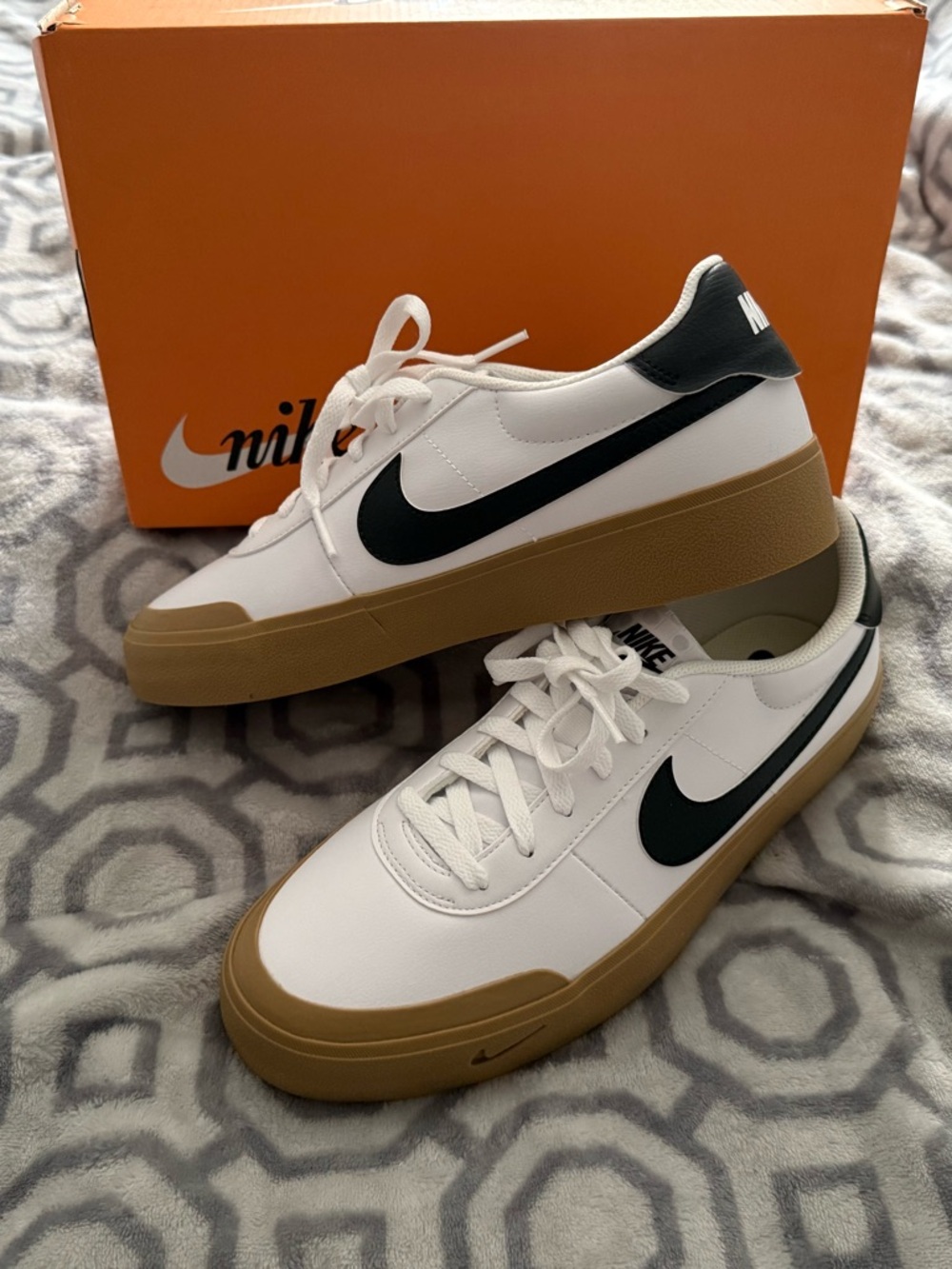 Nike Men’s White, Black & Gum Low-Top Sneakers- brand new